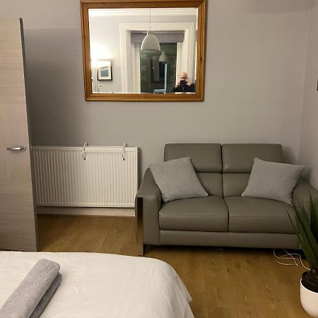 Next Door To Holyrood Palace And Arthur'S Seat Bed & Breakfast Edinburgh Exterior photo