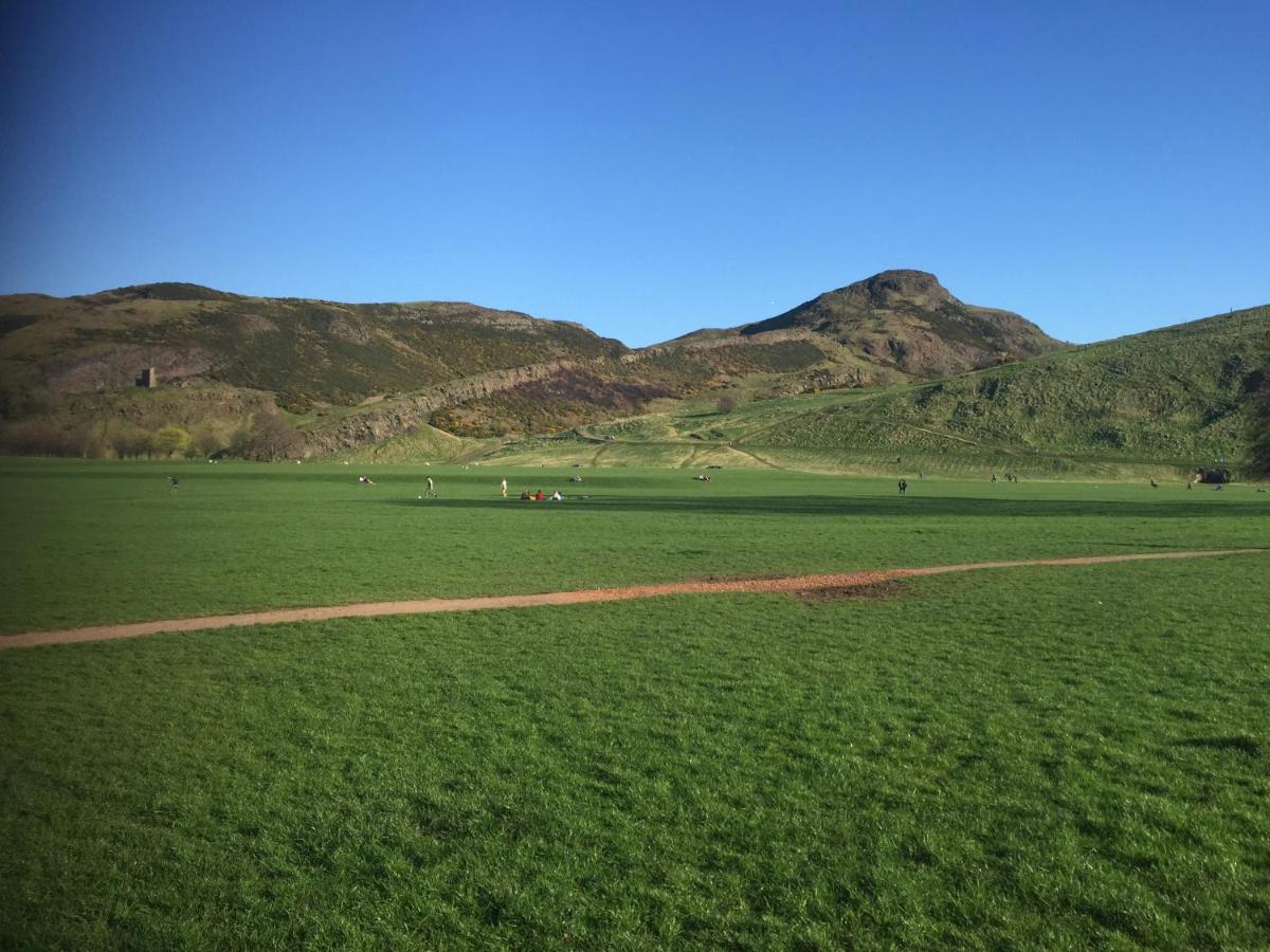 Next Door To Holyrood Palace And Arthur'S Seat Bed & Breakfast Edinburgh Exterior photo