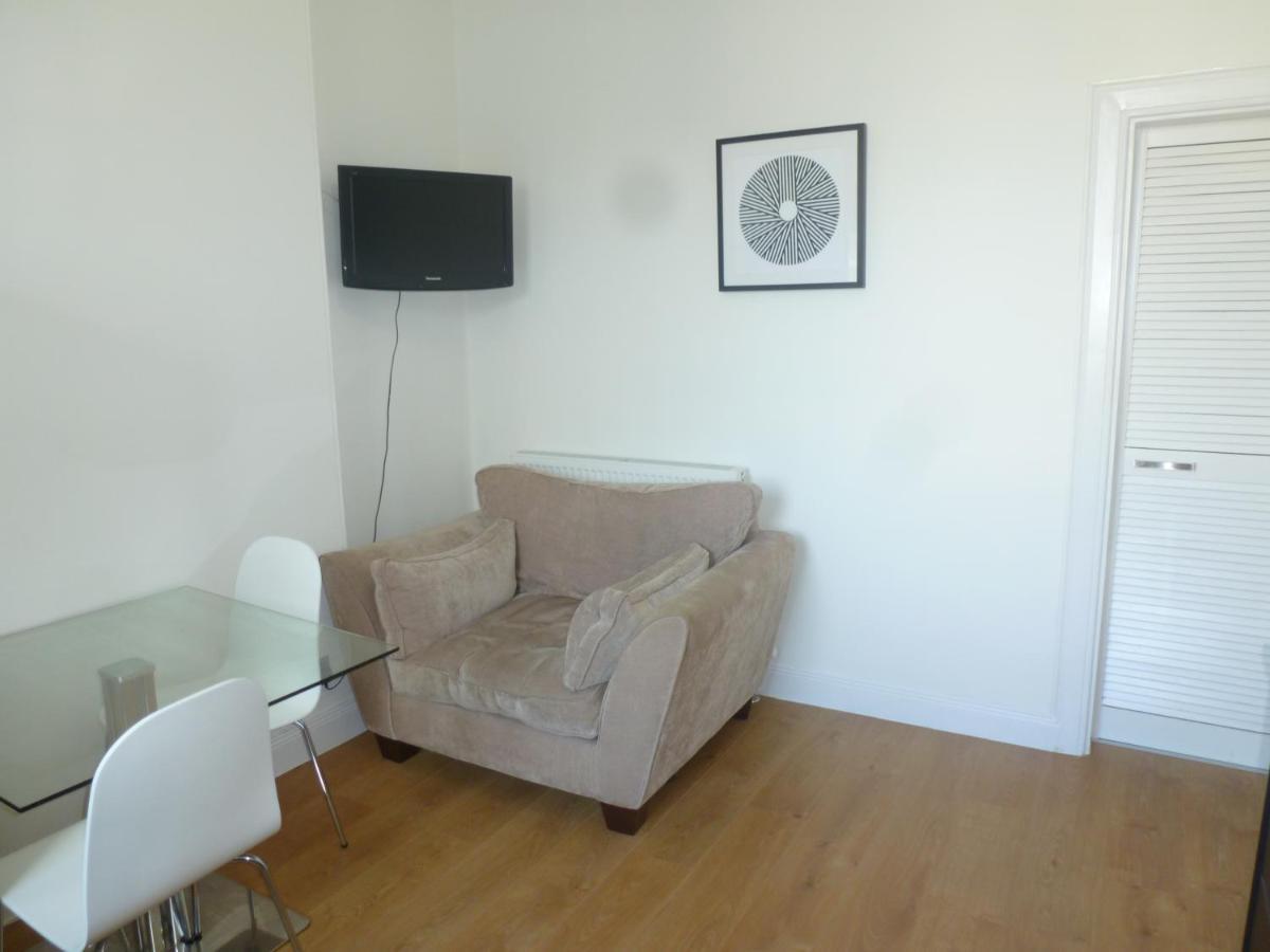 Next Door To Holyrood Palace And Arthur'S Seat Bed & Breakfast Edinburgh Exterior photo