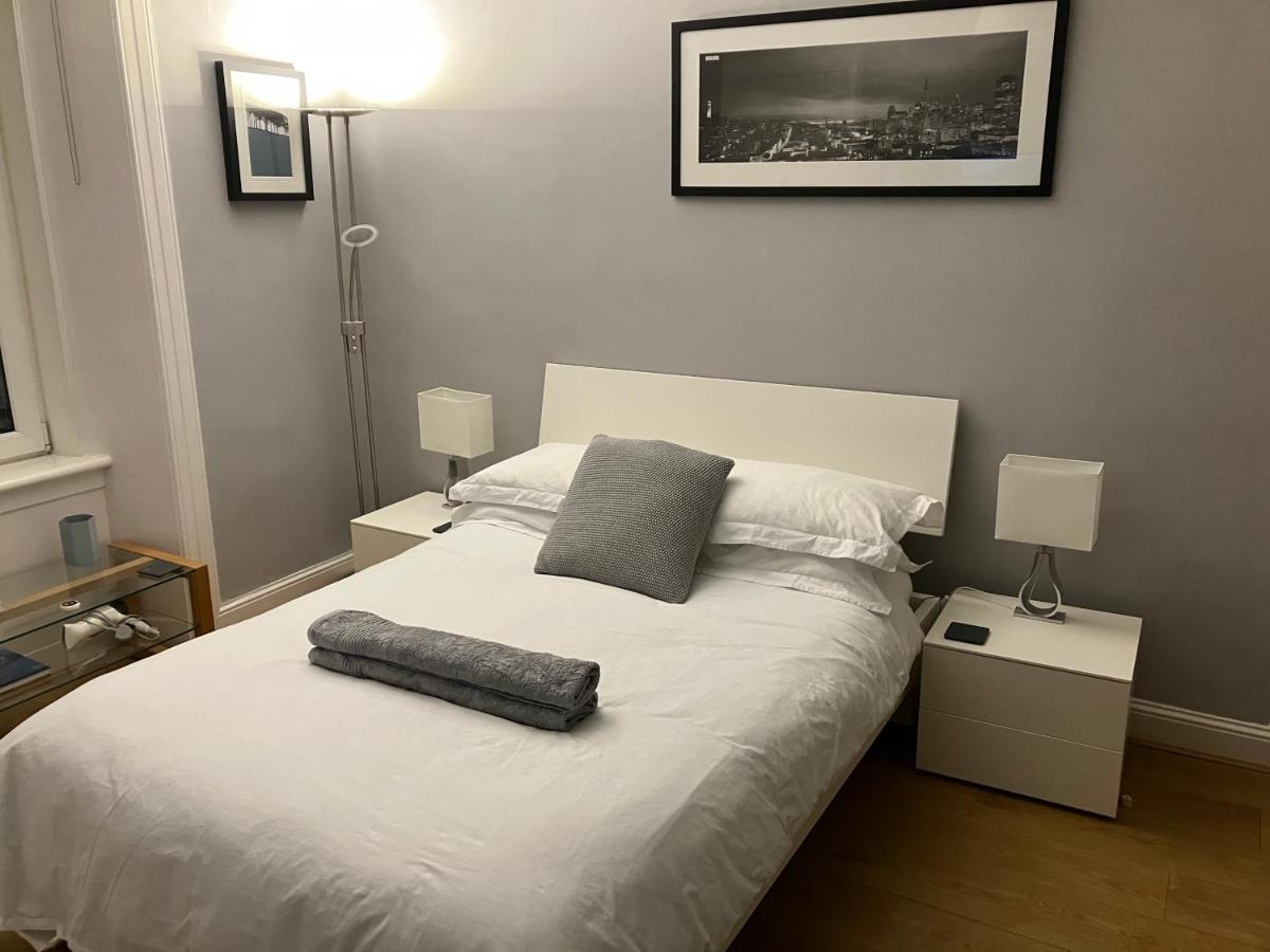 Next Door To Holyrood Palace And Arthur'S Seat Bed & Breakfast Edinburgh Exterior photo